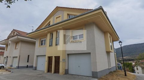 DOS VIVIENDAS PAREADAS A ESTRENAR ENTRE URBASA Y LÓQUIZ  ARTAZA