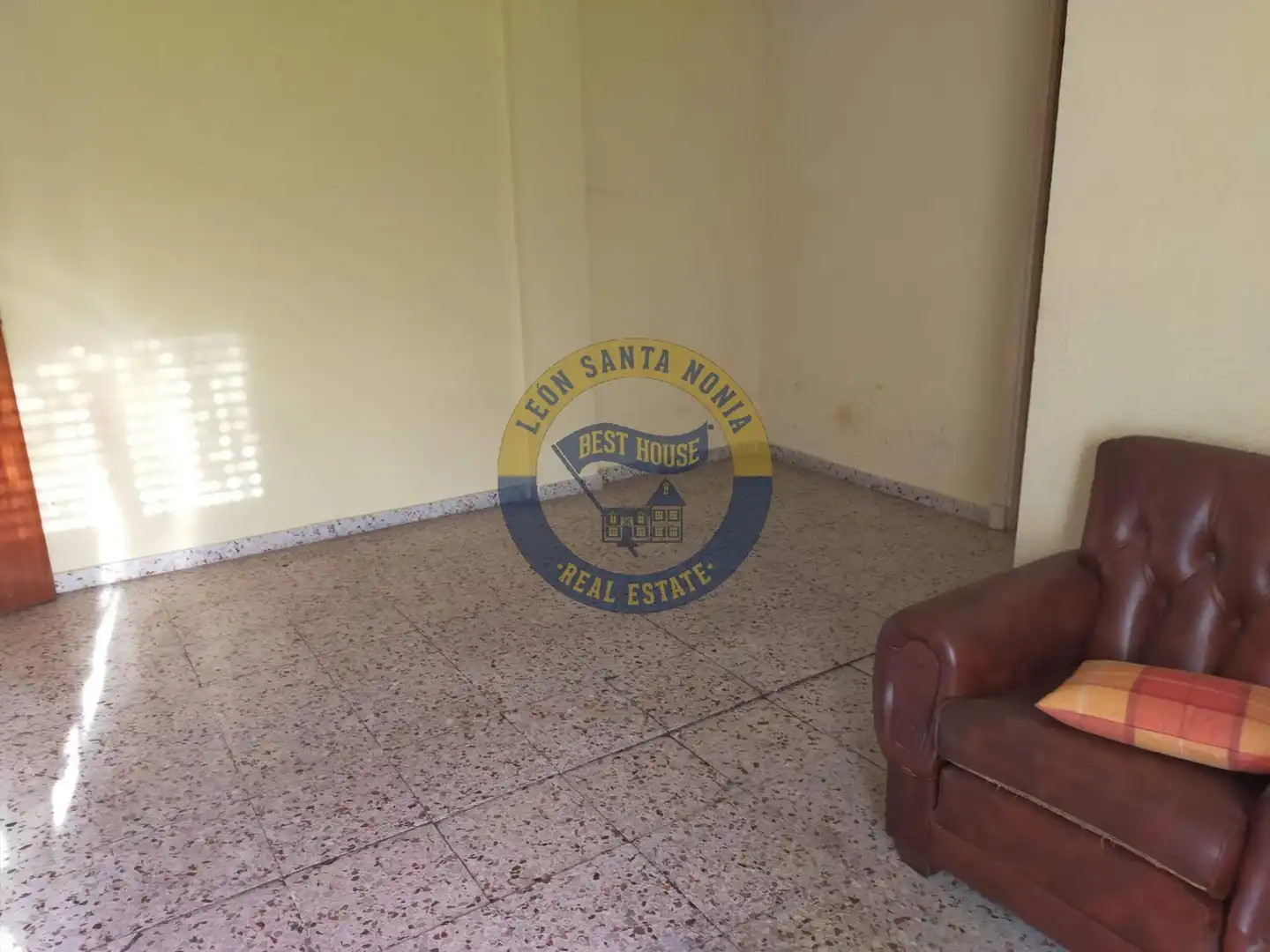 Exterior view of Flat for sale in Mansilla de las Mulas  with Private garden, Terrace and Storage room