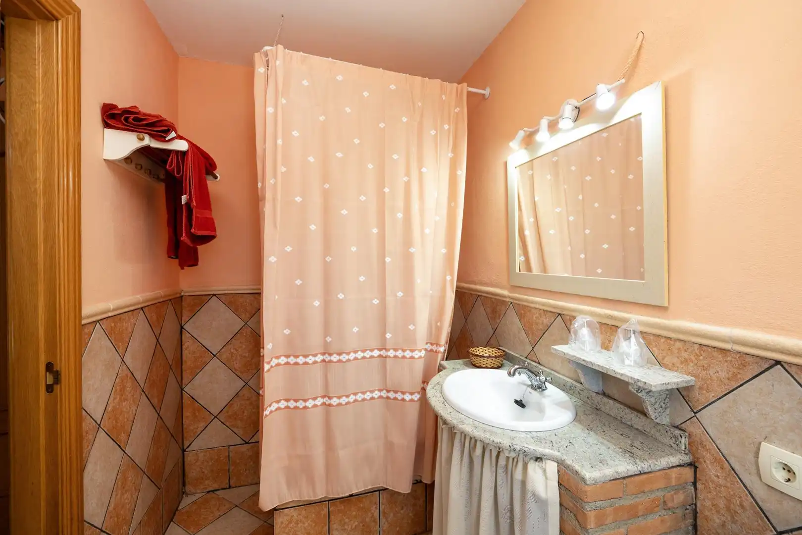 Bany de Edifici en venda en Moclín