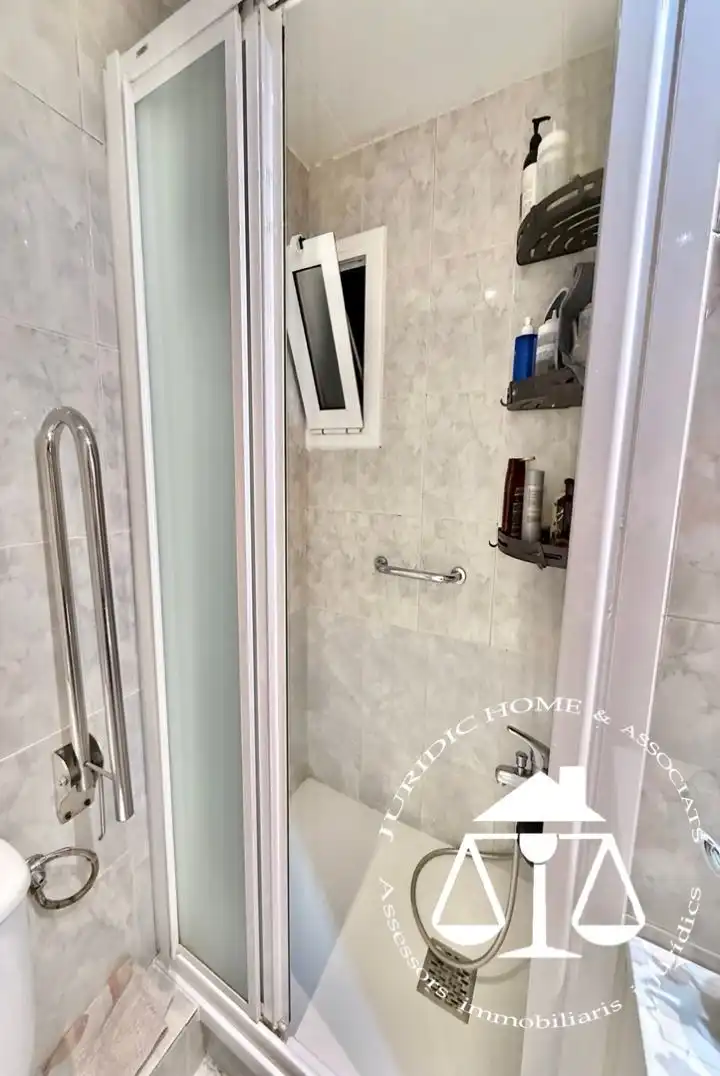 Baño de Piso en venta en Barcelona con Aire acondicionado, Calefacción y Terraza