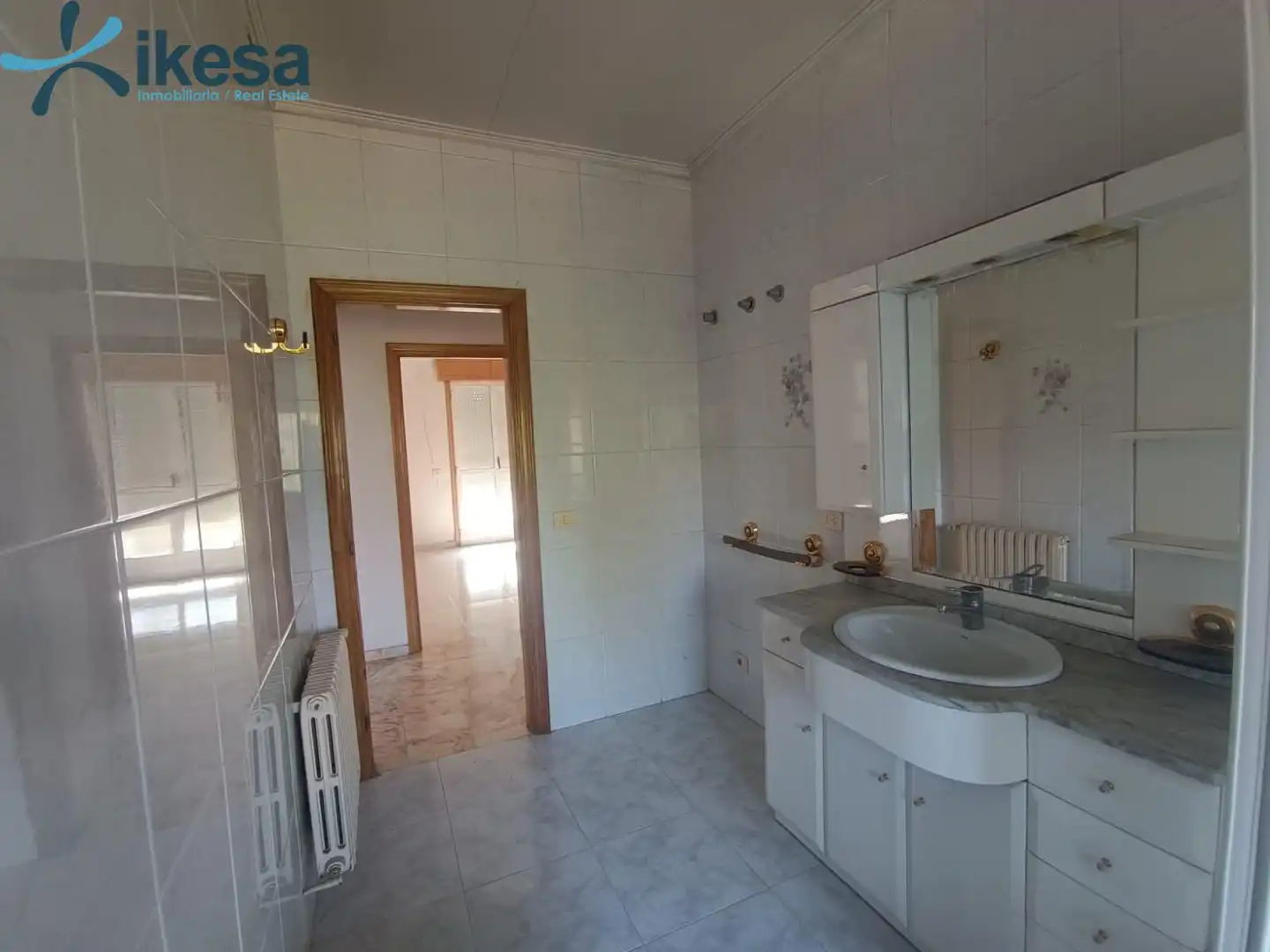 Bany de Casa o xalet en venda en Entrimo amb Jardí privat