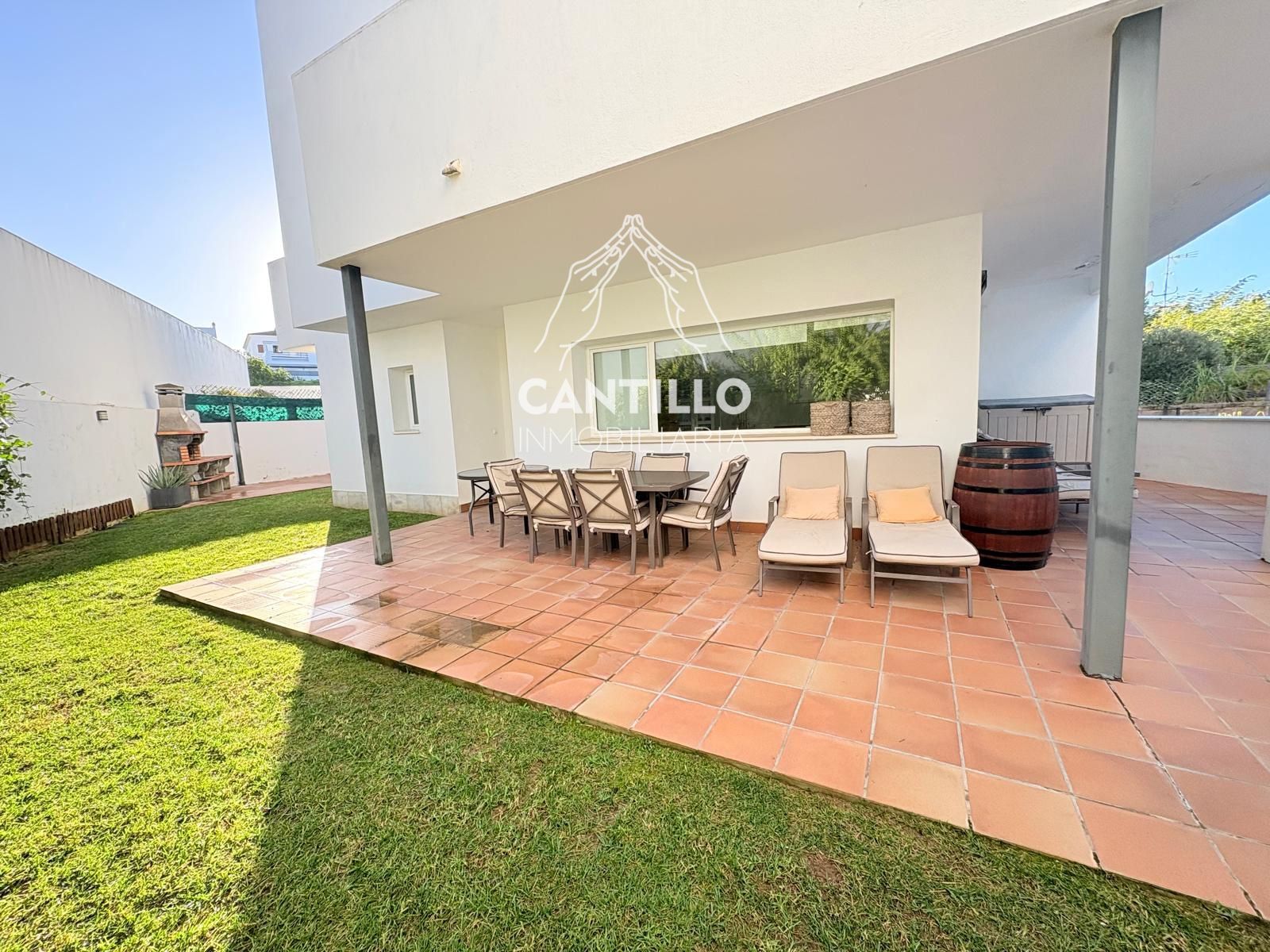 Terraza de Casa adosada en venta en Conil de la Frontera con Aire acondicionado, Calefacción y Jardín privado