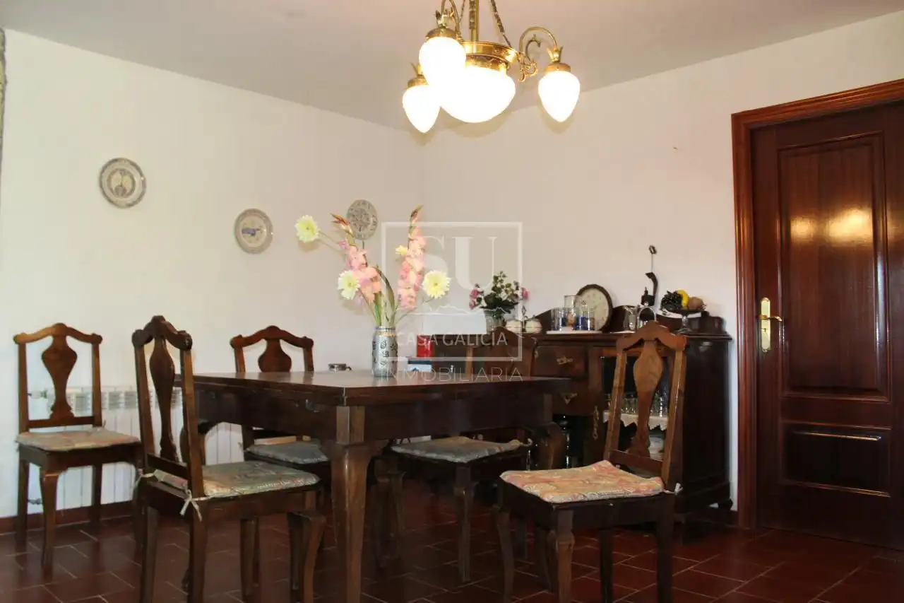 Esszimmer von Country house zum Verkauf in A Lama   mit Privatgarten