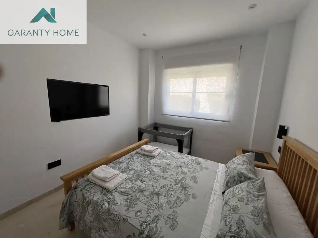 Schlafzimmer von Wohnung zur Miete in Benalmádena mit Klimaanlage, Privatgarten und Terrasse