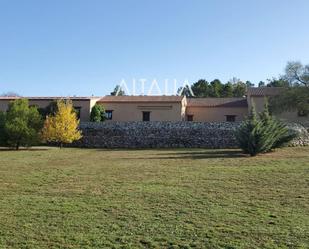 Vista exterior de Casa o xalet en venda en Campillo de Altobuey amb Aire condicionat, Terrassa i Traster