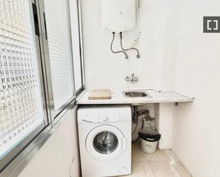 Bathroom of Flat to rent in  Madrid Capital  with Air Conditioner, Heating and Furnished