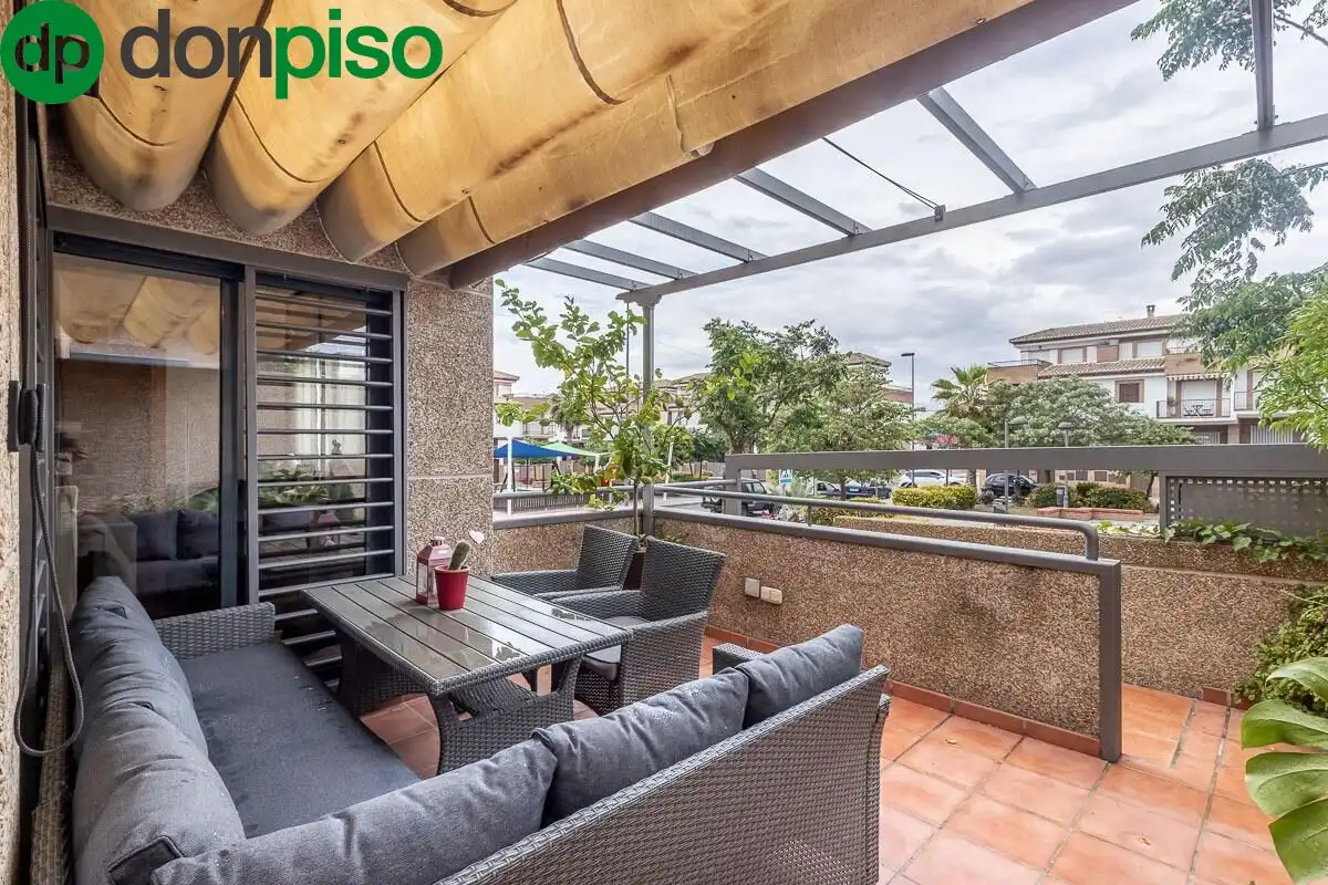 Terraza de Casa adosada en venta en Armilla con Calefacción, Terraza y Amueblado