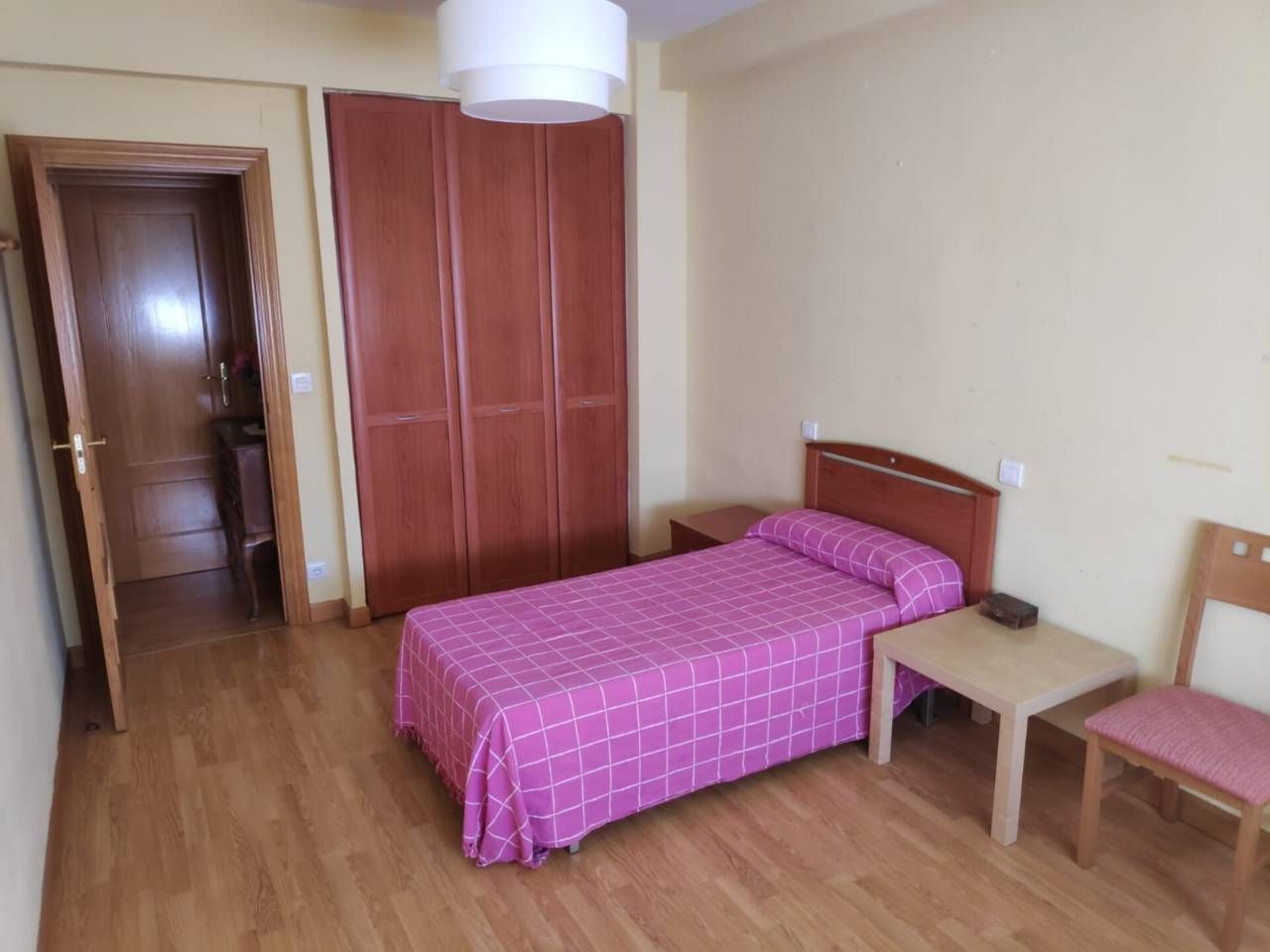 Bedroom of Flat to rent in Burgos Capital  with Heating, Parquet flooring and Furnished