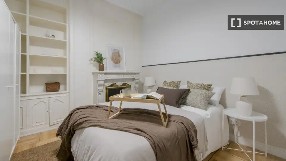Bedroom of Flat for rent in Madrid  with Air Conditioner, Heating and Furnished