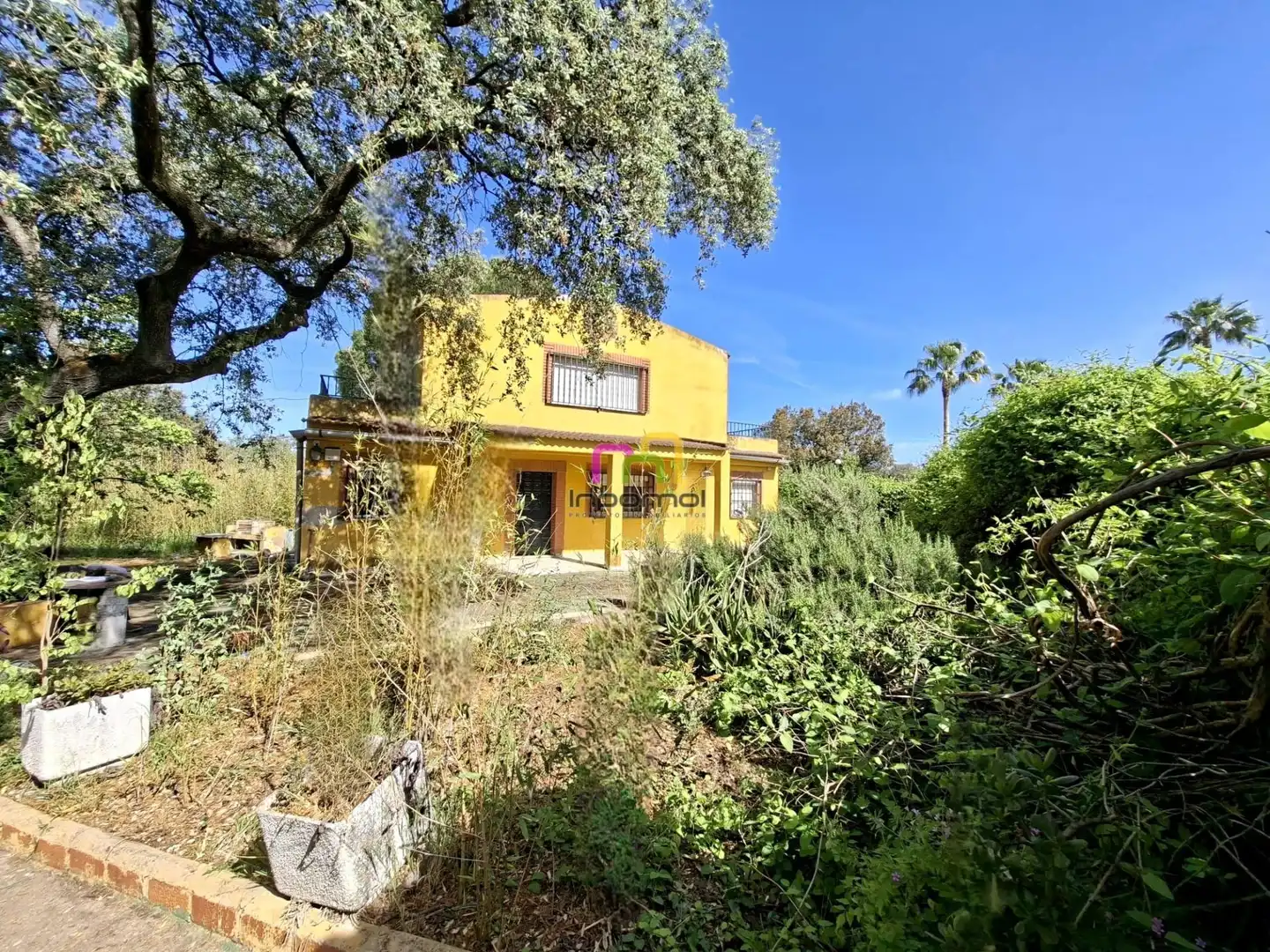 Außenansicht von Country house zum Verkauf in Badajoz mit Terrasse, Abstellraum und Schwimmbad