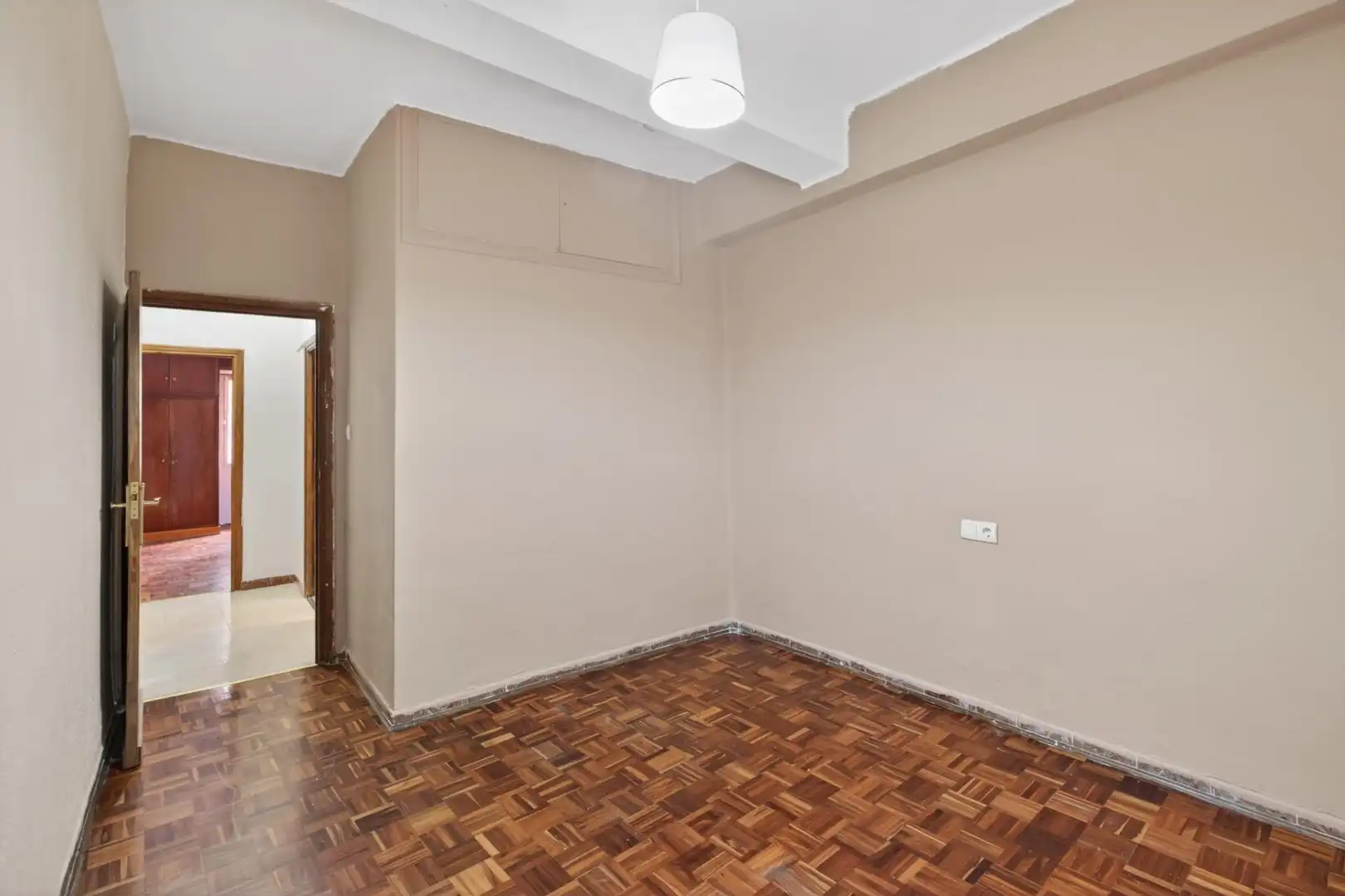 Habitación de Piso en venta en Málaga con Balcón y Alarma