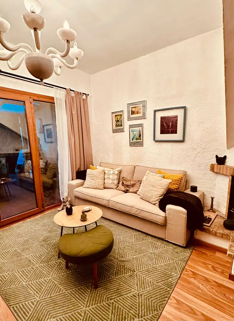 Sala de estar de Casa adosada en venta en L'Estartit con Aire acondicionado, Calefacción y Jardín privado