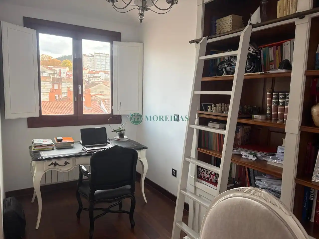 Dormitori de Àtic en venda en Ourense Capital  amb Aire condicionat, Calefacció i Moblat