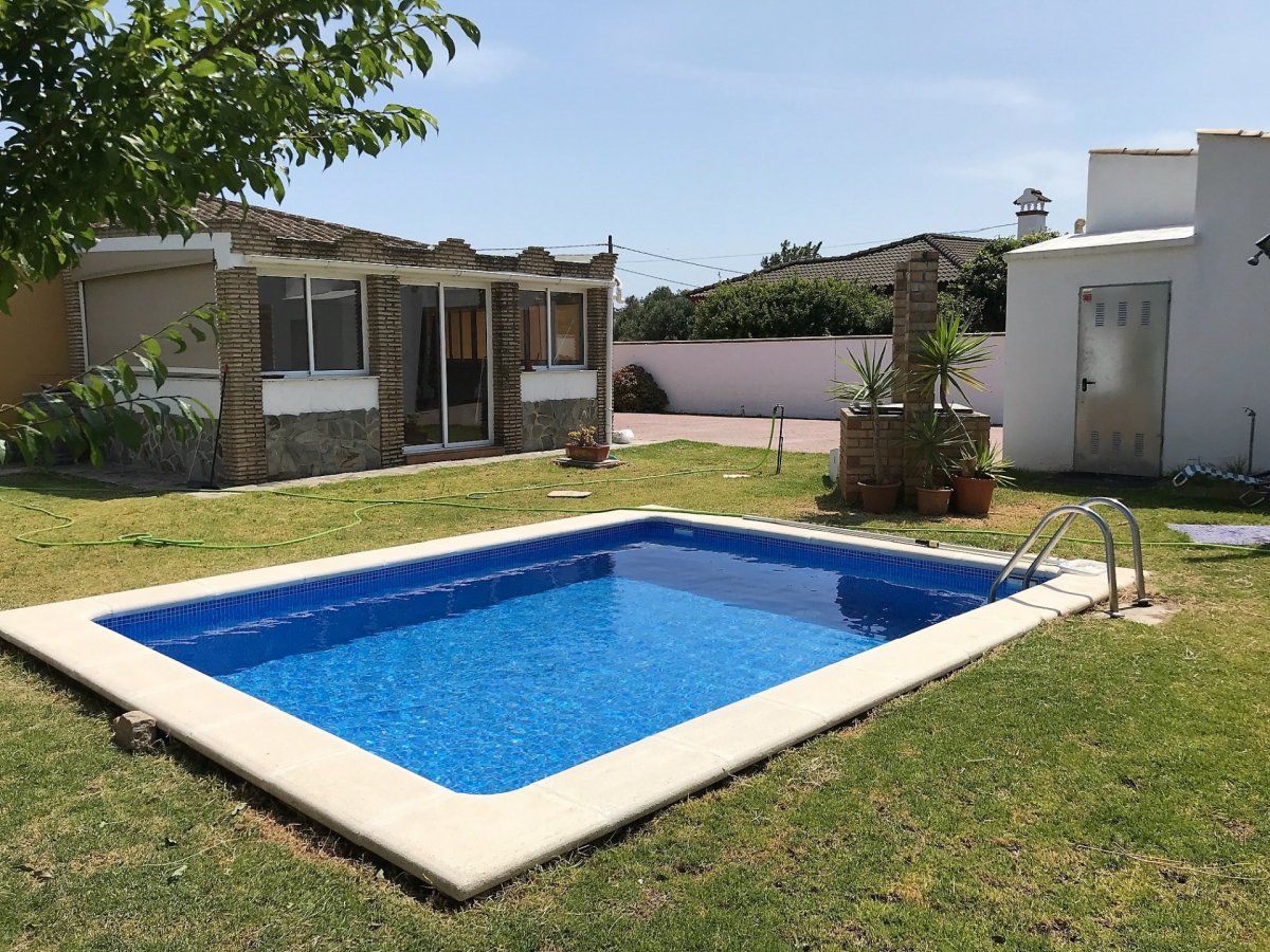Piscina de Casa o chalet en venta en Chiclana de la Frontera con Aire acondicionado, Calefacción y Jardín privado