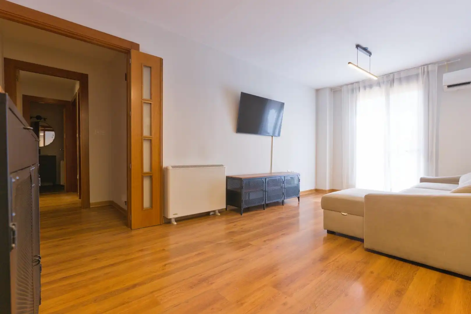 Living room of Flat for sale in Armilla  with Air Conditioner, Heating and Storage room