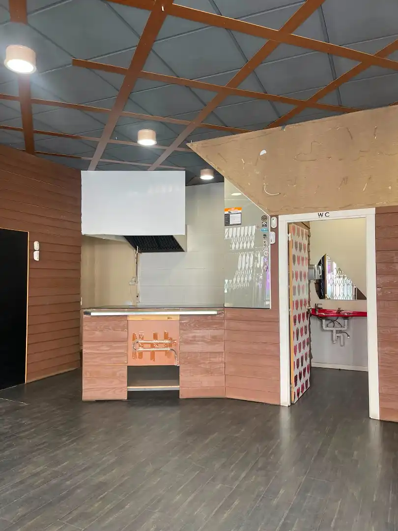Küche von Geschaftsraum zur Miete in Plasencia mit Klimaanlage