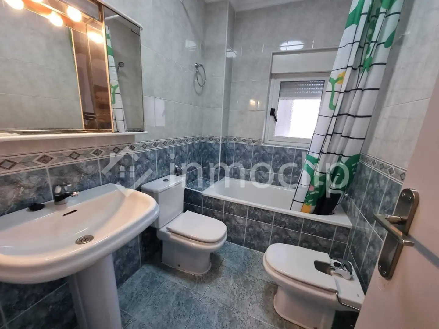 Baño de Piso de alquiler en Salamanca con Calefacción y Amueblado