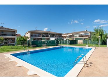 Casa con piscina en venta en Calle CARRASCLET