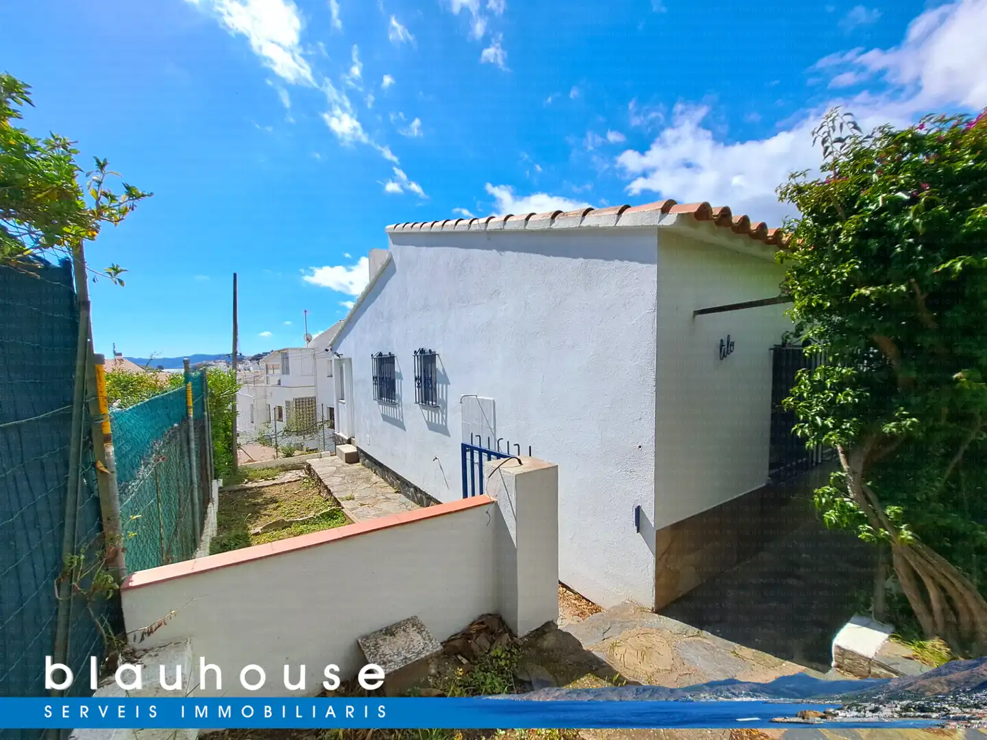 Vista exterior de Casa adosada en venda en Llançà amb Jardí privat, Parquet i Terrassa