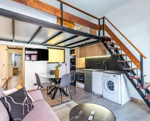 Sala d'estar de Apartament en venda en  Madrid Capital amb Aire condicionat, Calefacció i Terrassa