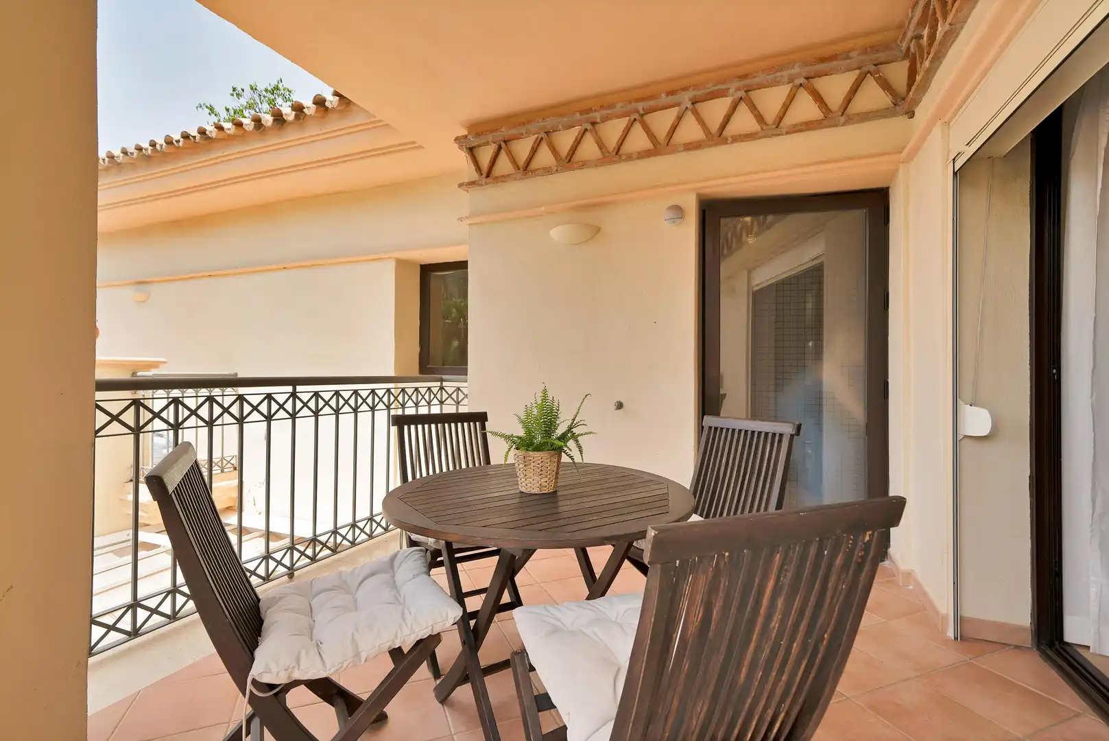 Terrasse von Wohnungen zur Miete in Marbella mit Klimaanlage, Heizung und Privatgarten