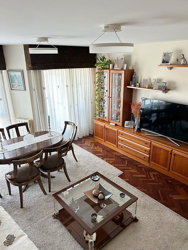 Sala de estar de Piso en venta en A Coruña Capital  con Calefacción, Trastero y Amueblado