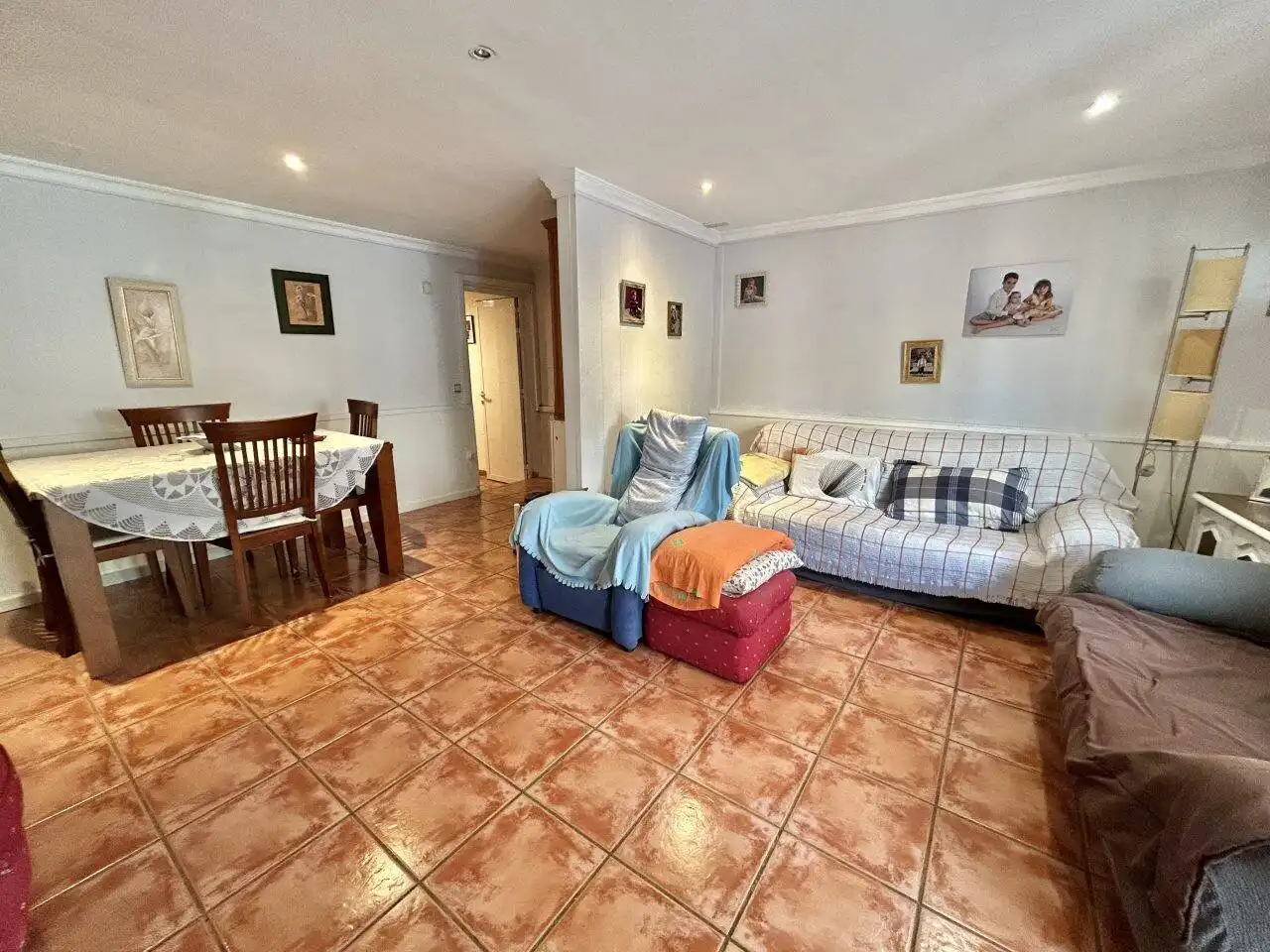 Sala d'estar de Casa adosada en venda en Oliva amb Aire condicionat, Calefacció i Jardí privat