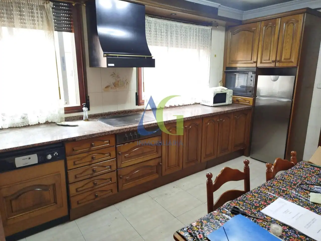 Cuina de Pis en venda en León Capital  amb Calefacció, Parquet i Terrassa
