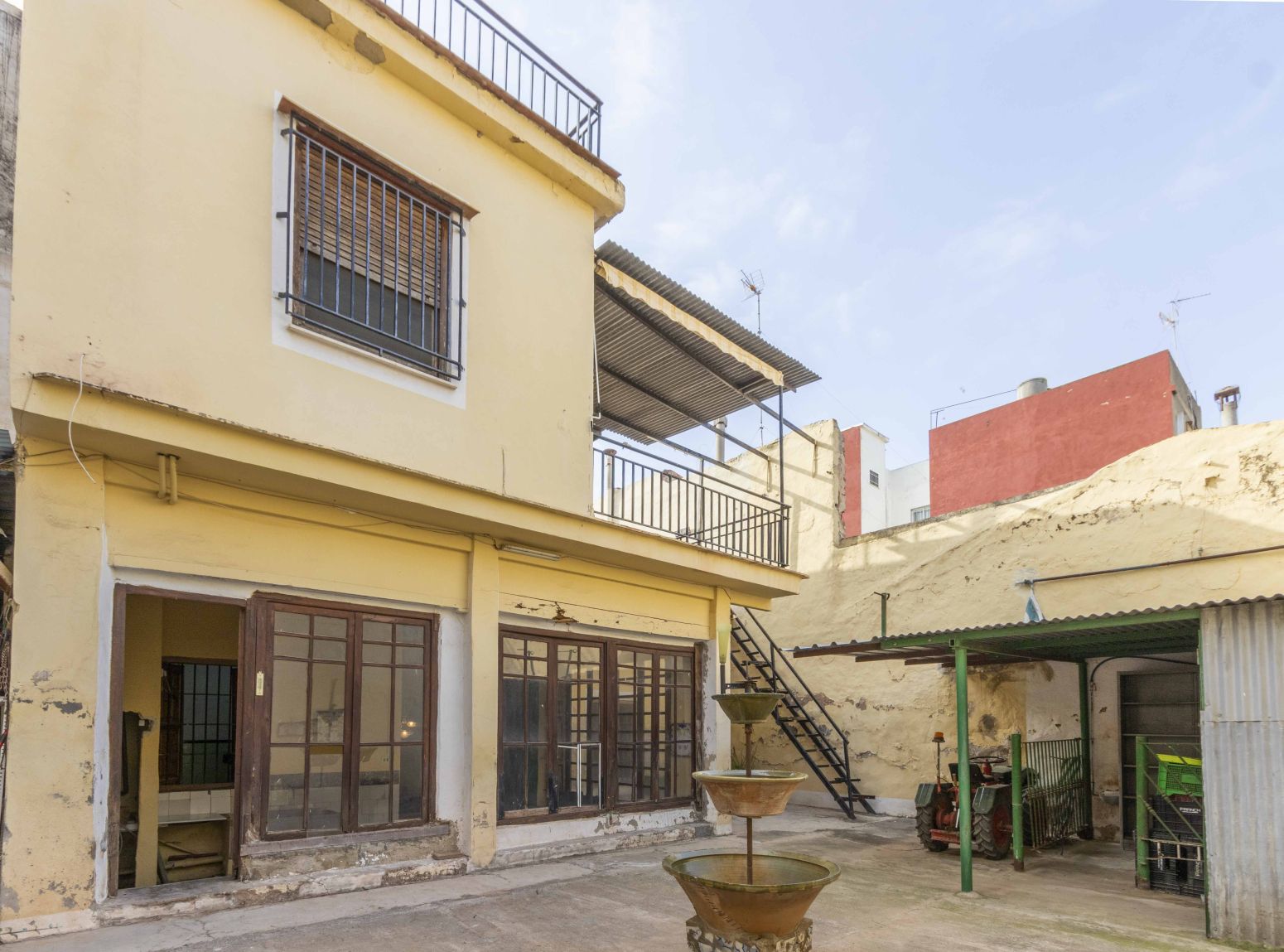 Vista exterior de Casa adosada en venda en Museros amb Calefacció, Jardí privat i Terrassa