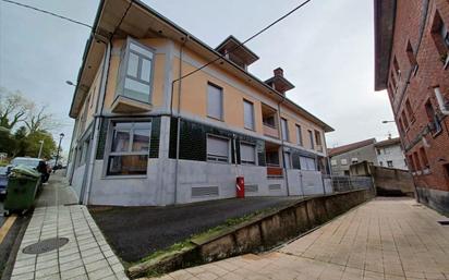 Vista exterior de Casa o xalet en venda en Noreña amb Calefacció, Parquet i Terrassa