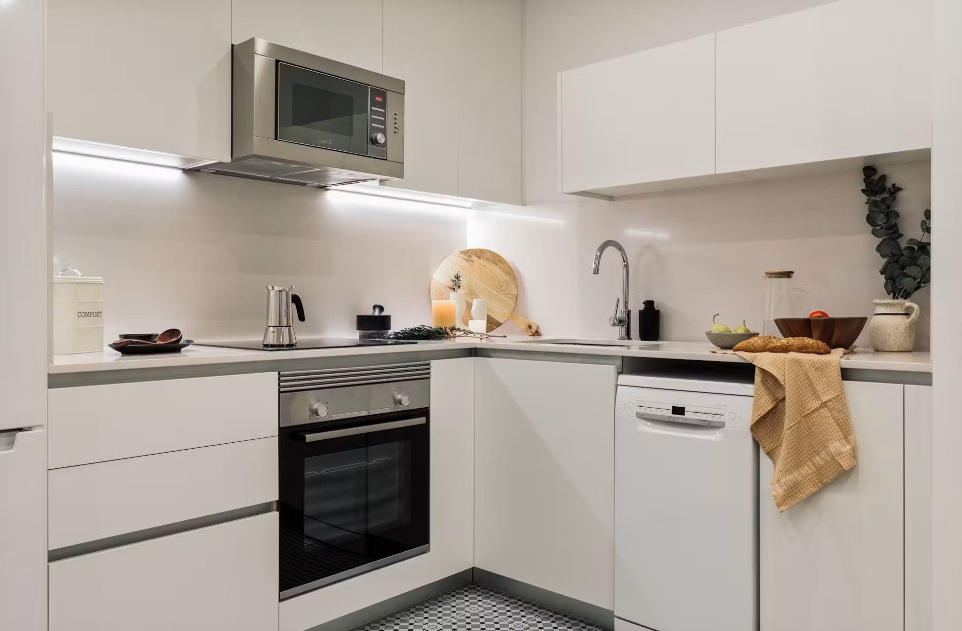 Cocina de Piso de alquiler en  Valencia Capital con Aire acondicionado, Amueblado y TV