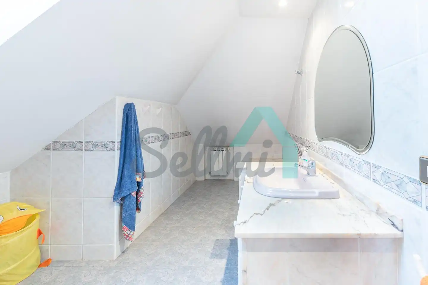 Baño de Casa adosada en venta en El Franco  con Calefacción, Jardín privado y Parquet