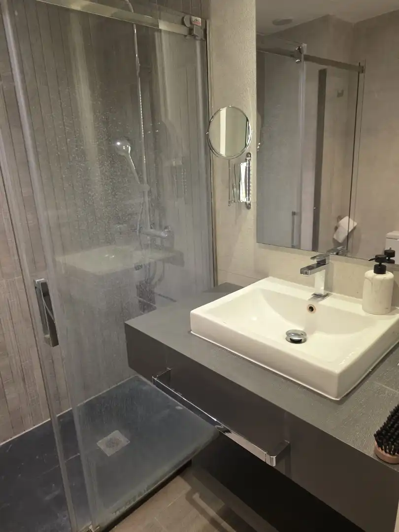 Baño de Apartamento de alquiler en Marbella con Aire acondicionado, Terraza y Piscina