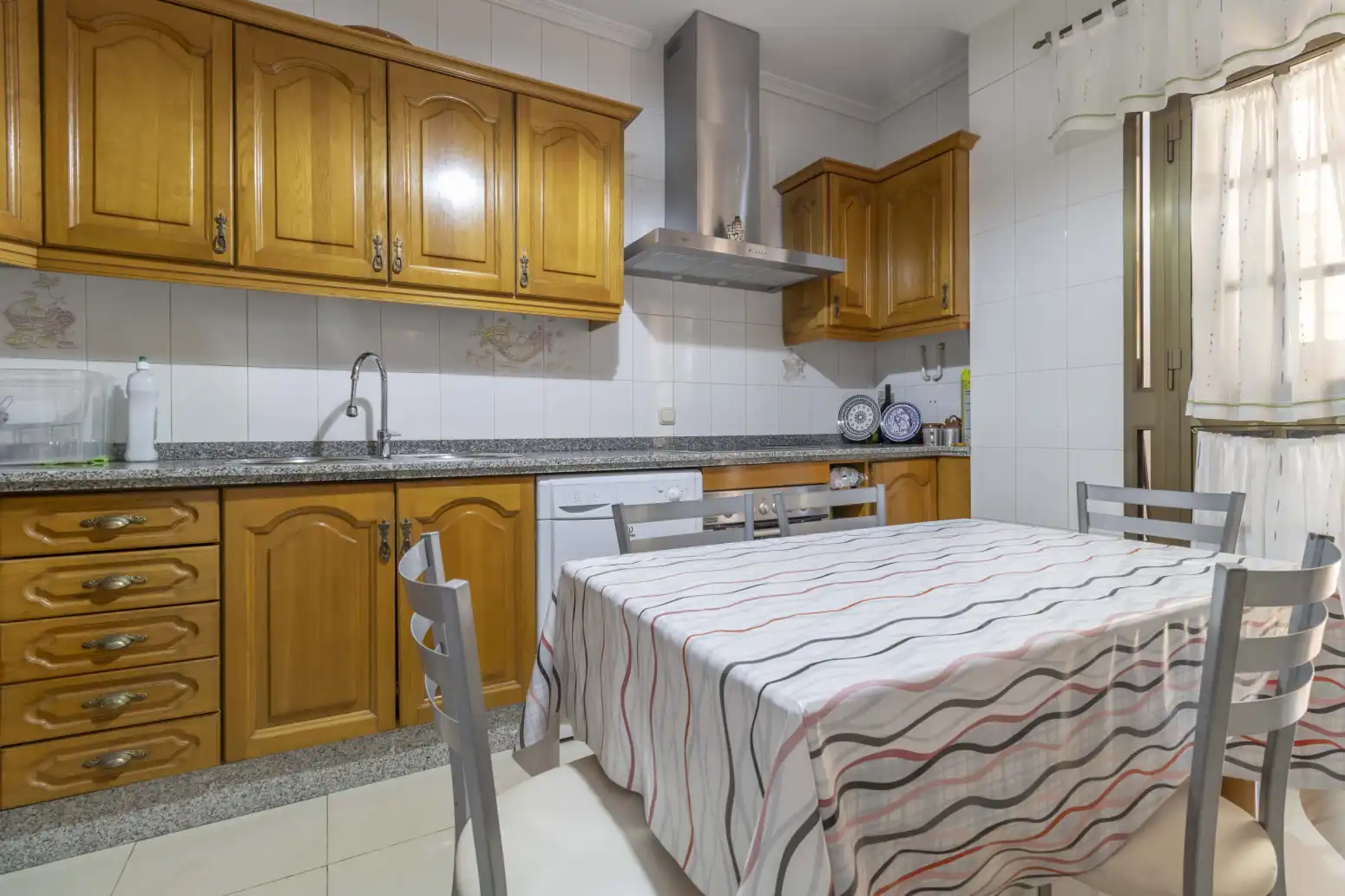Cuina de Casa o xalet en venda en Gines amb Aire condicionat, Terrassa i Traster