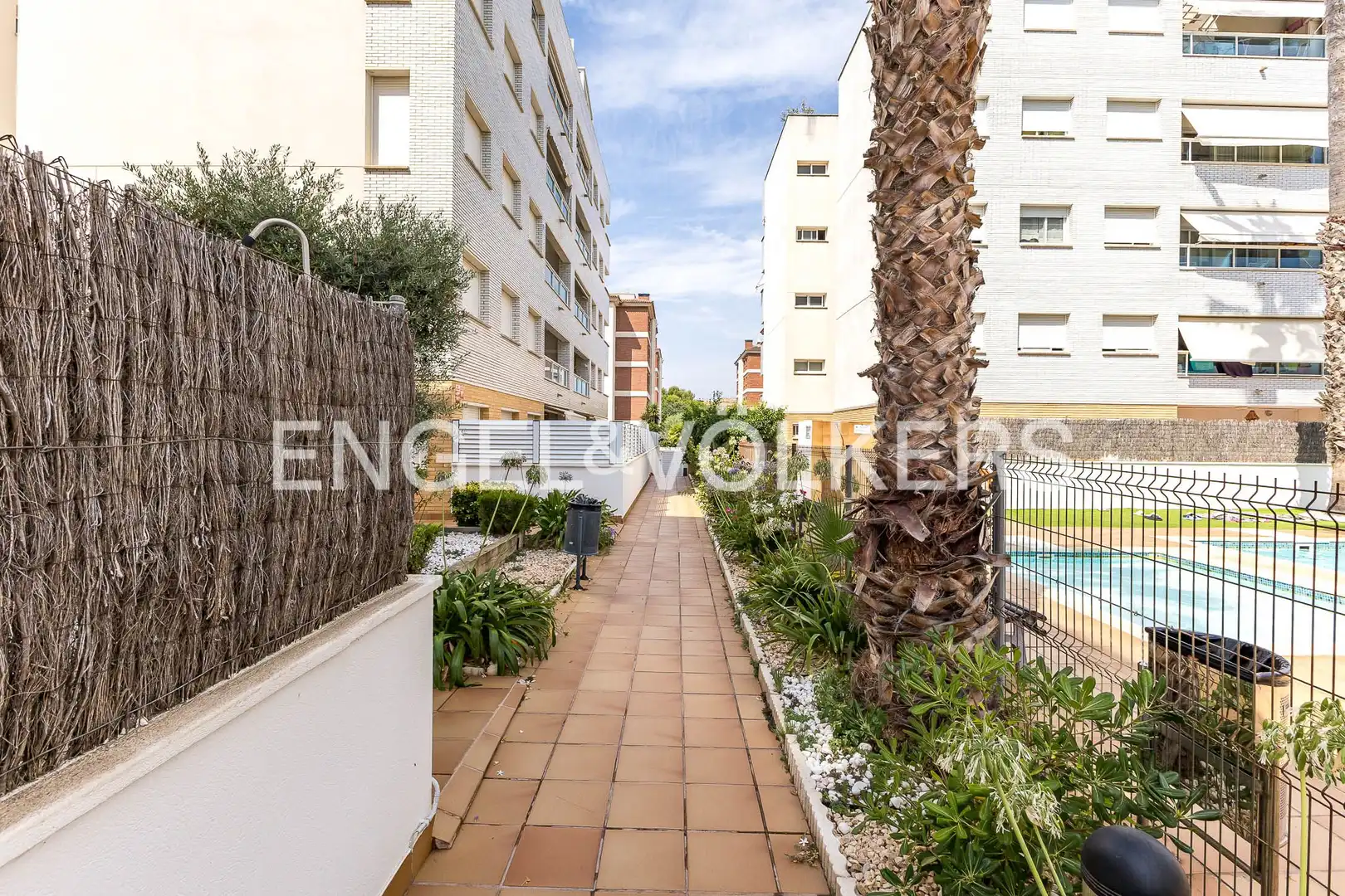 Vista exterior de Pis en venda en Calafell amb Calefacció, Terrassa i Piscina