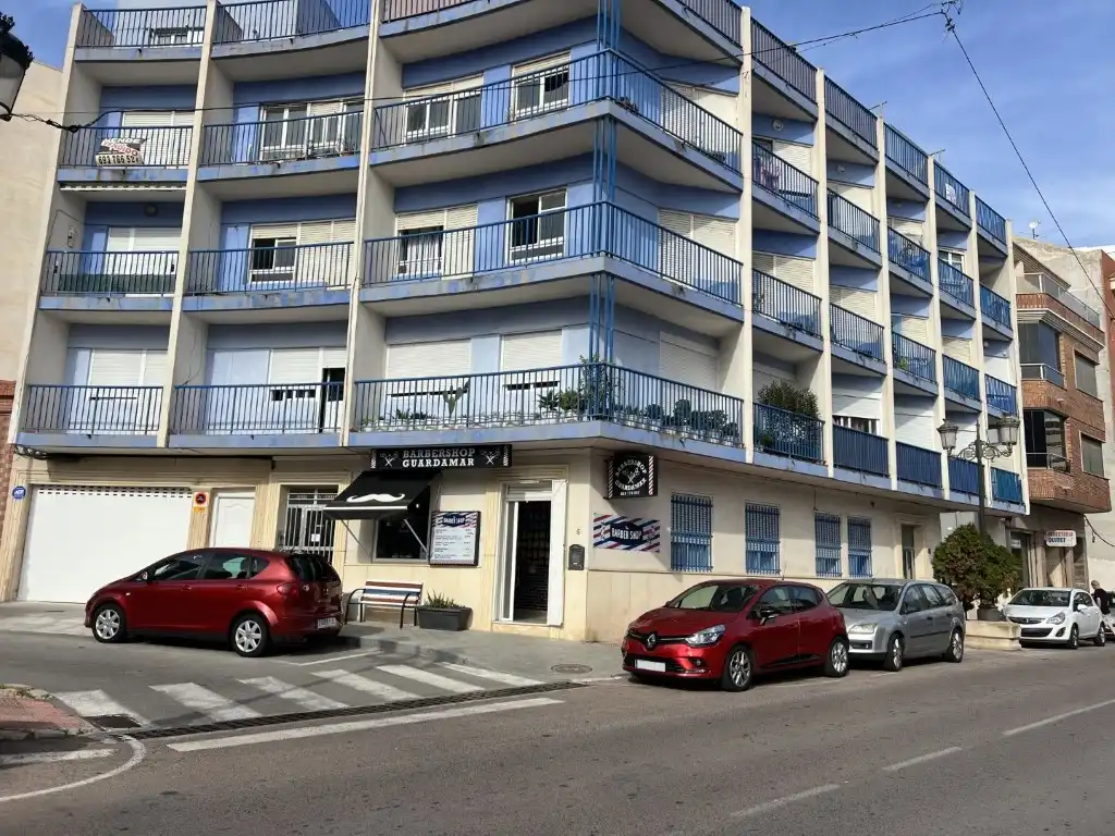 Außenansicht von Büro zum Verkauf in Guardamar del Segura mit Klimaanlage
