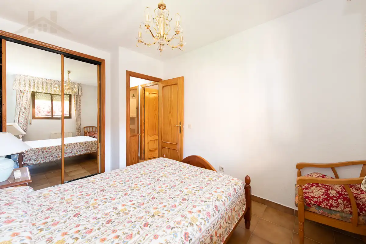 Habitación de Dúplex en venta en Manzanares El Real con Calefacción, Amueblado y Piscina comunitaria