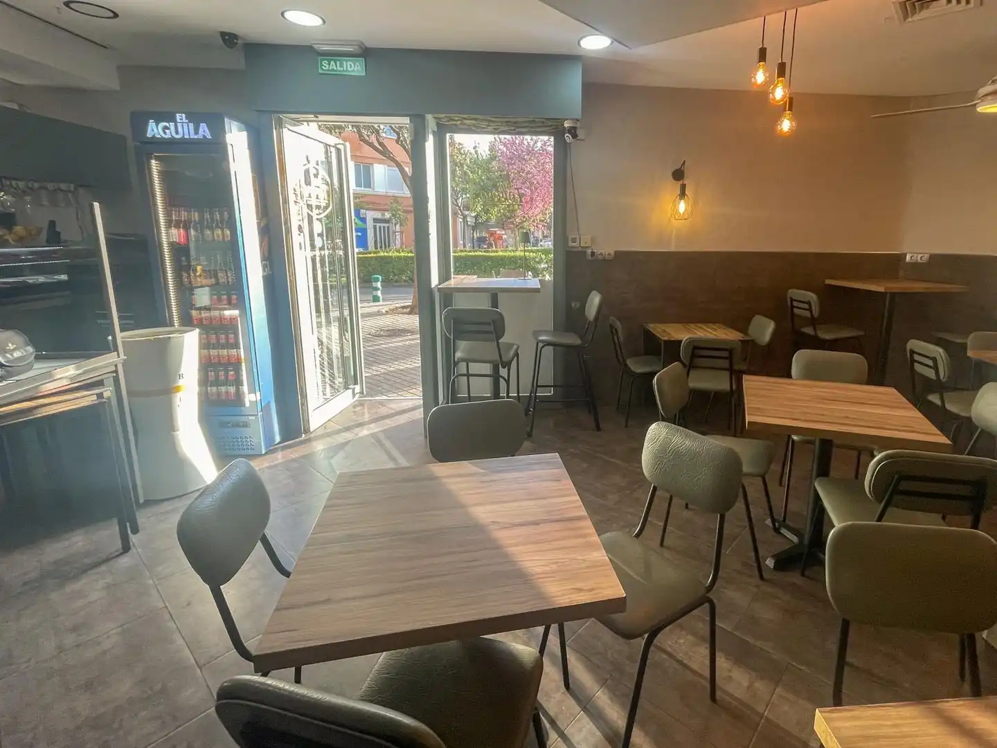 Commercial properties for rent in Valencia  with Air Conditioner
