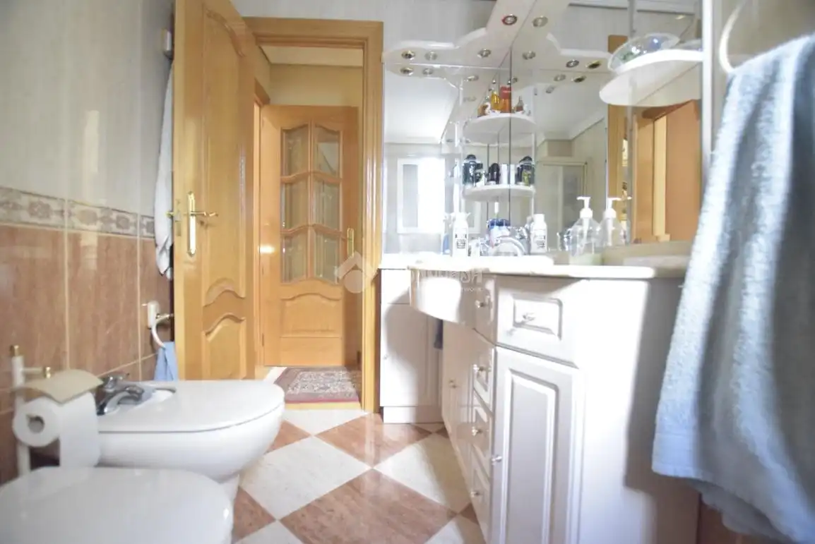 Badezimmer von Wohnung zum Verkauf in Alcorcón mit Klimaanlage, Heizung und Terrasse