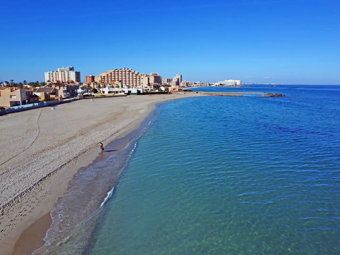 Vista exterior de Piso en venta en La Manga del Mar Menor con Terraza y Piscina comunitaria