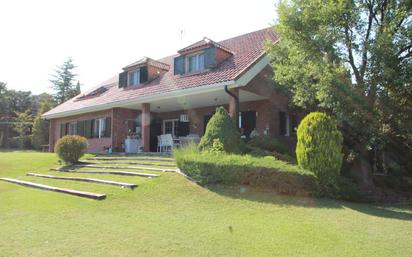Exterior view of House or chalet to rent in Ciudalcampo  with Air Conditioner, Heating and Private garden
