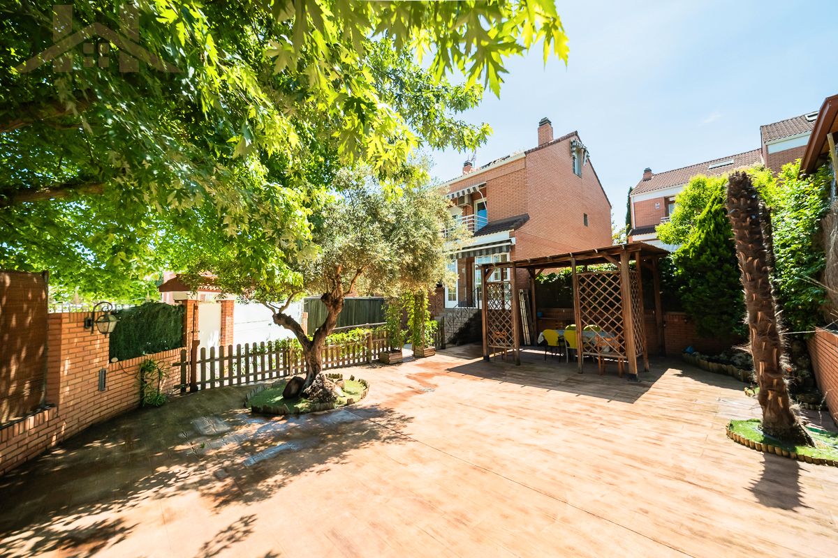 Jardí de Casa o xalet en venda en Móstoles amb Aire condicionat, Calefacció i Jardí privat