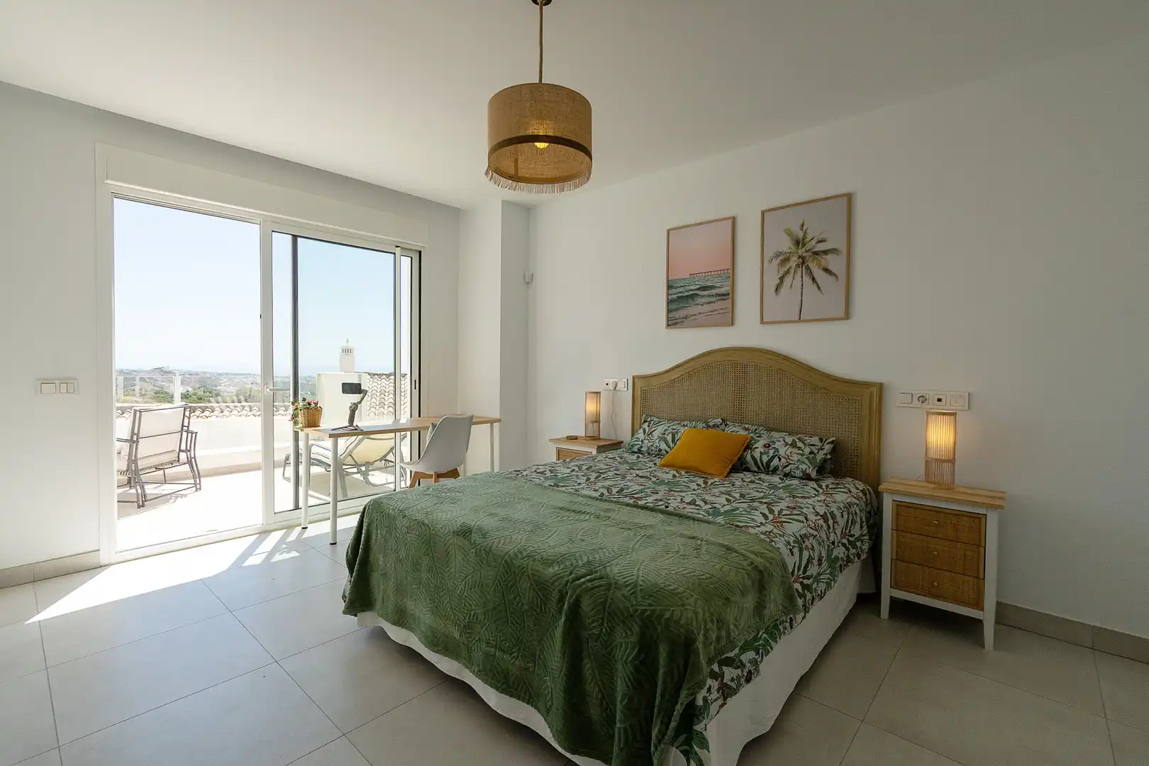 Dormitori de Àtic de lloguer en Marbella amb Aire condicionat, Terrassa i Piscina