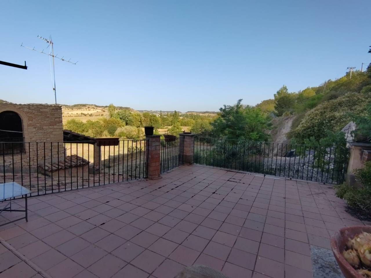 Terrassa de Casa o xalet en venda en Les Oluges amb Jardí privat, Terrassa i Moblat