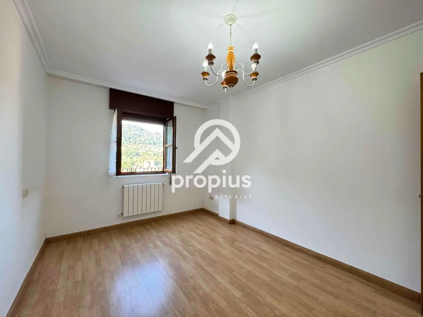 Habitación de Casa adosada en venta en Piloña con Calefacción, Jardín privado y Parquet