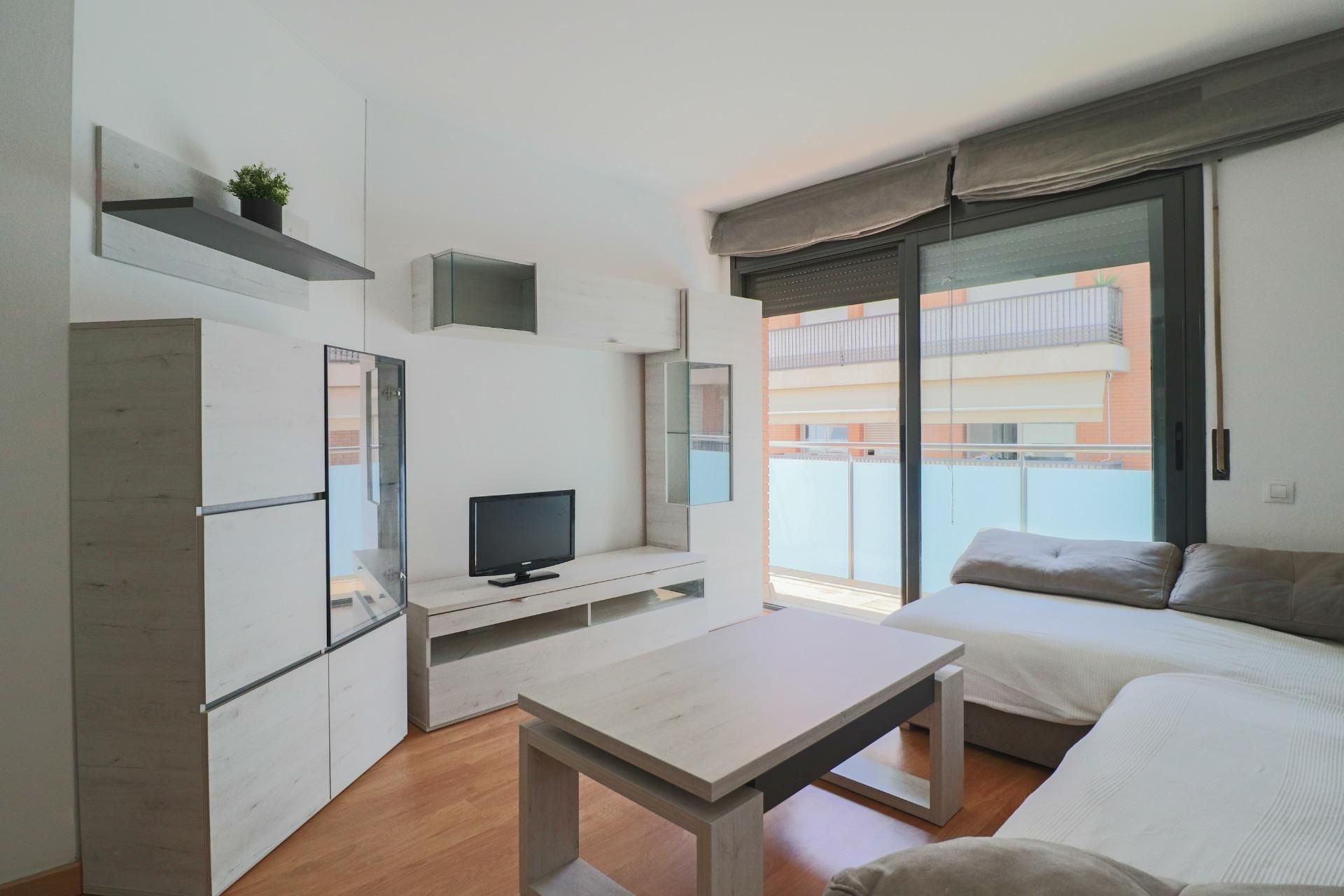 Sala d'estar de Pis en venda en L'Hospitalet de Llobregat amb Aire condicionat, Calefacció i Parquet