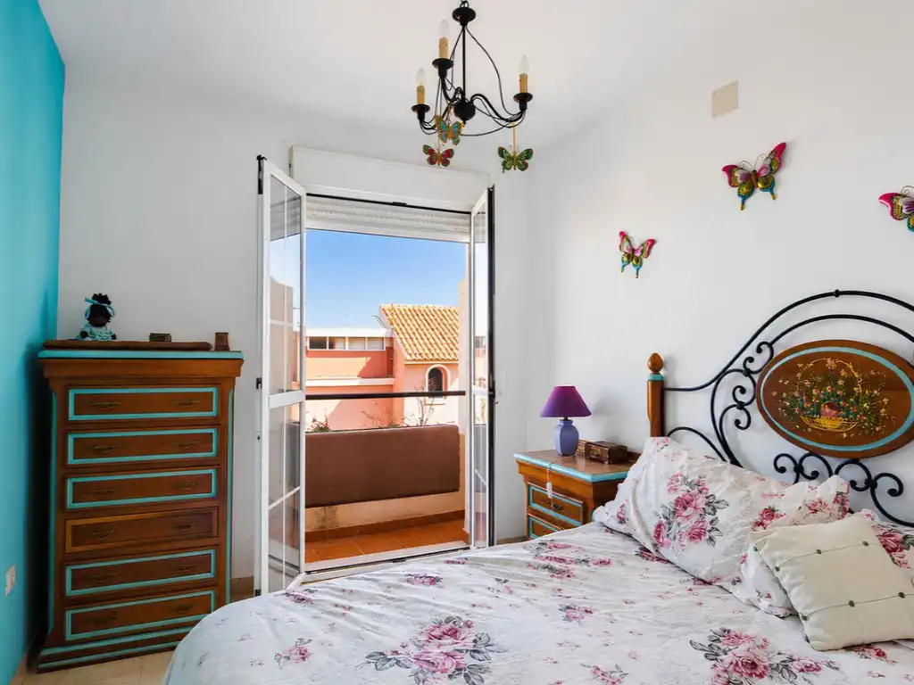 Habitación de Casa adosada en venta en Benalmádena con Aire acondicionado, Jardín privado y Amueblado