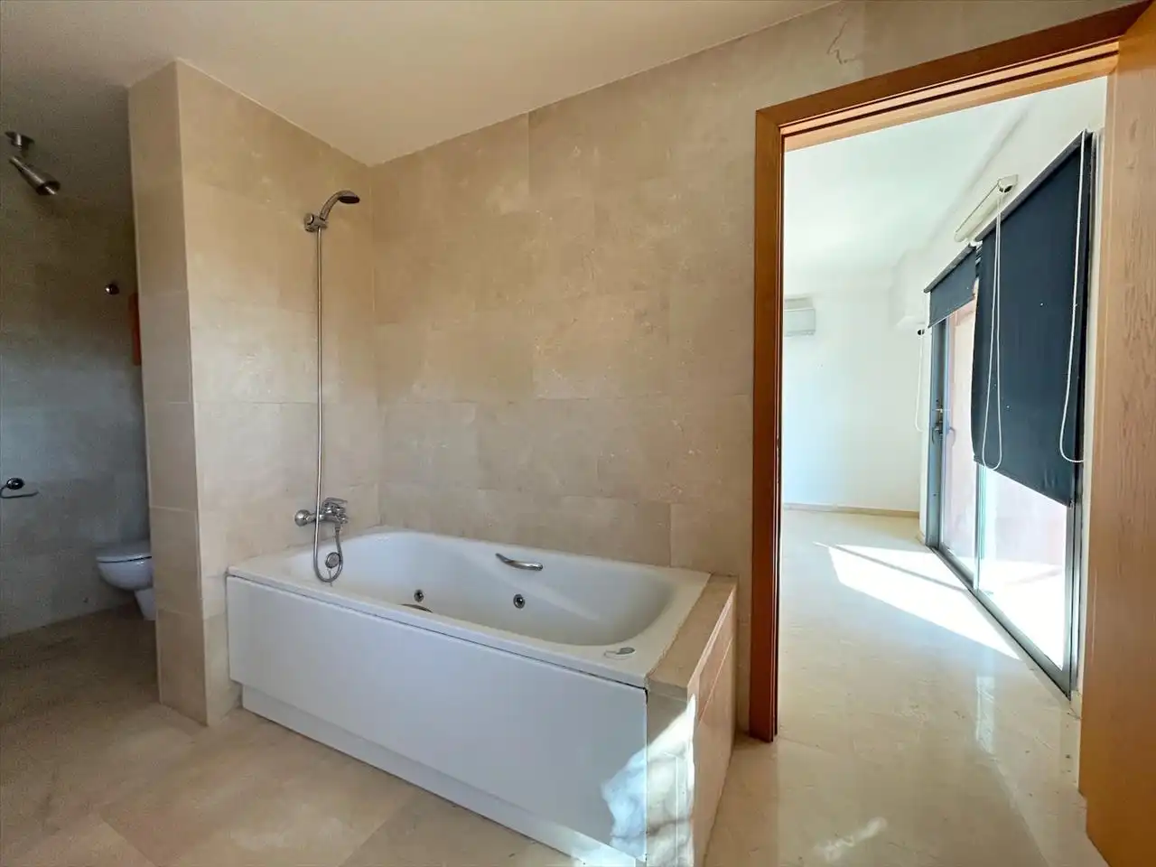Bany de Casa o xalet en venda en San Bartolomé de Tirajana amb Aire condicionat, Jardí privat i Parquet