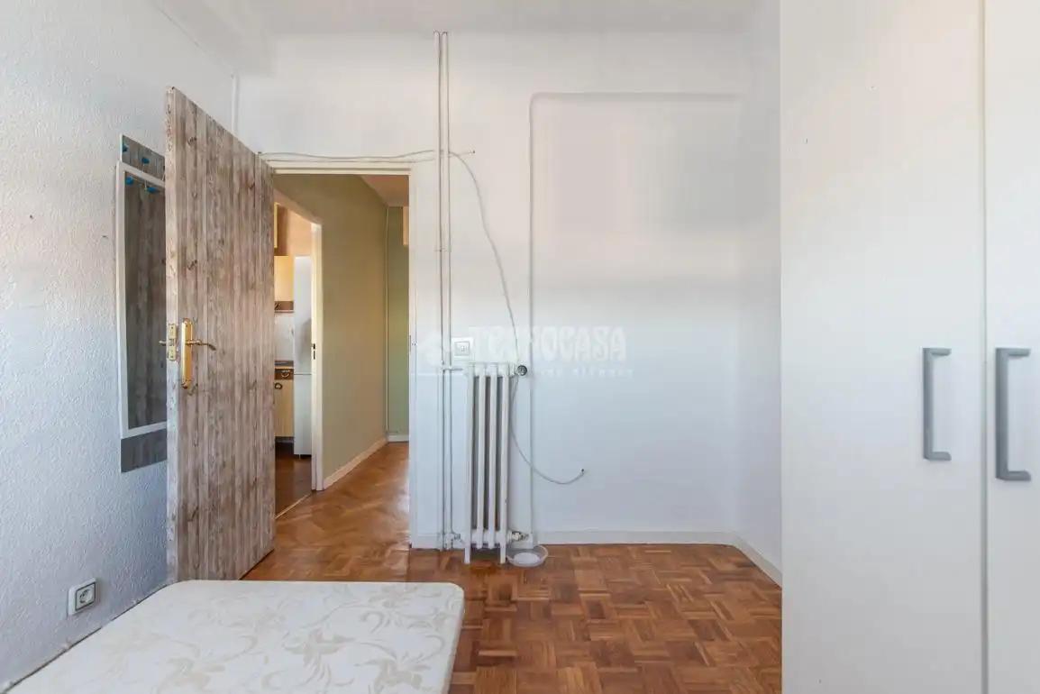 Habitación de Piso en venta en Madrid con Calefacción