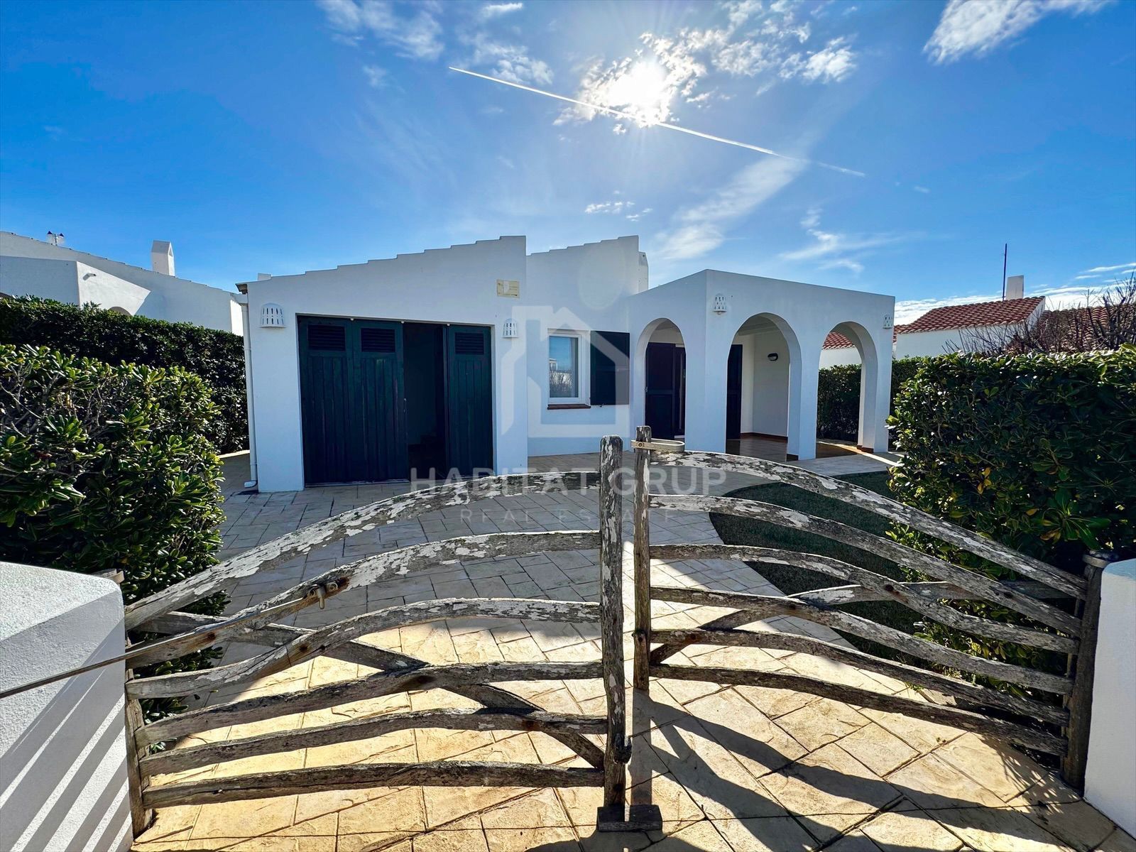 Vista exterior de Casa o xalet en venda en Ciutadella de Menorca amb Calefacció, Terrassa i Piscina comunitària